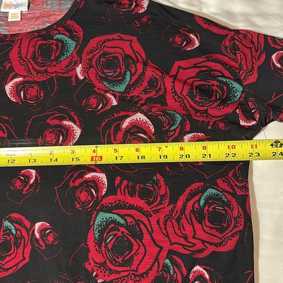LuLaRoe Irma Red Roses on Black Tunic 2XS (Small) - Picture 4 of 8